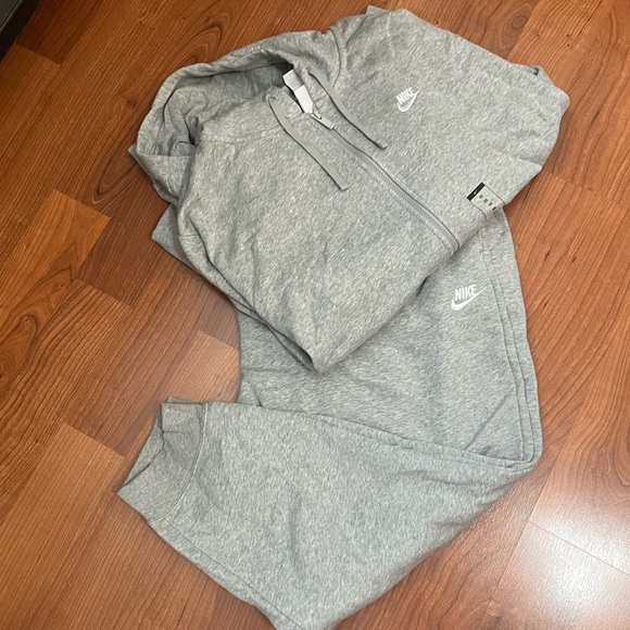 Nike Sportswear Club Fleece Sweatsuit Gray-Plus Size - Picture 3 of 7